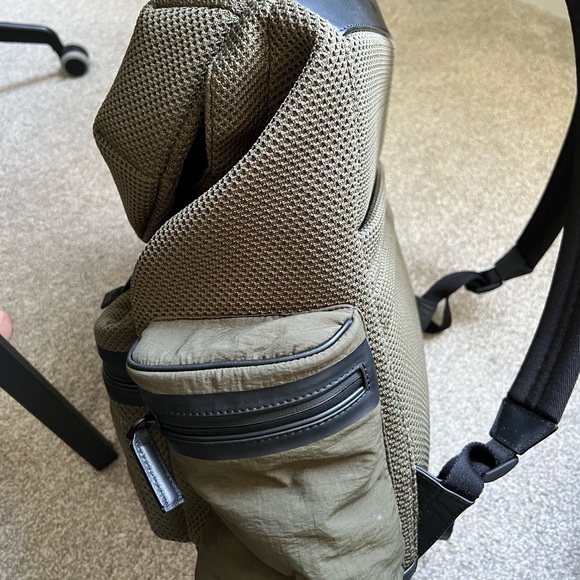 Zegna men’s green backpack. Adjustable and really comfortable for daily use - Picture 7 of 9
